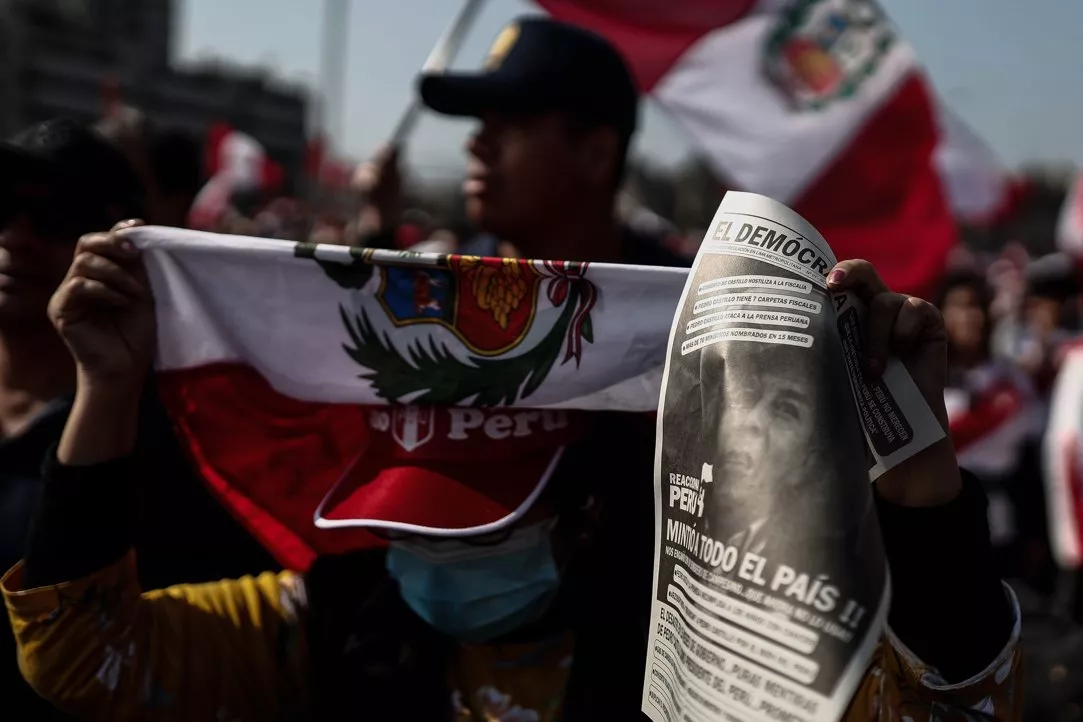 Un millar de peruanos marchan en Lima a favor de las fuerzas del orden