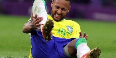 Neymar se operará el tobillo derecho y es baja para lo que queda de temporada