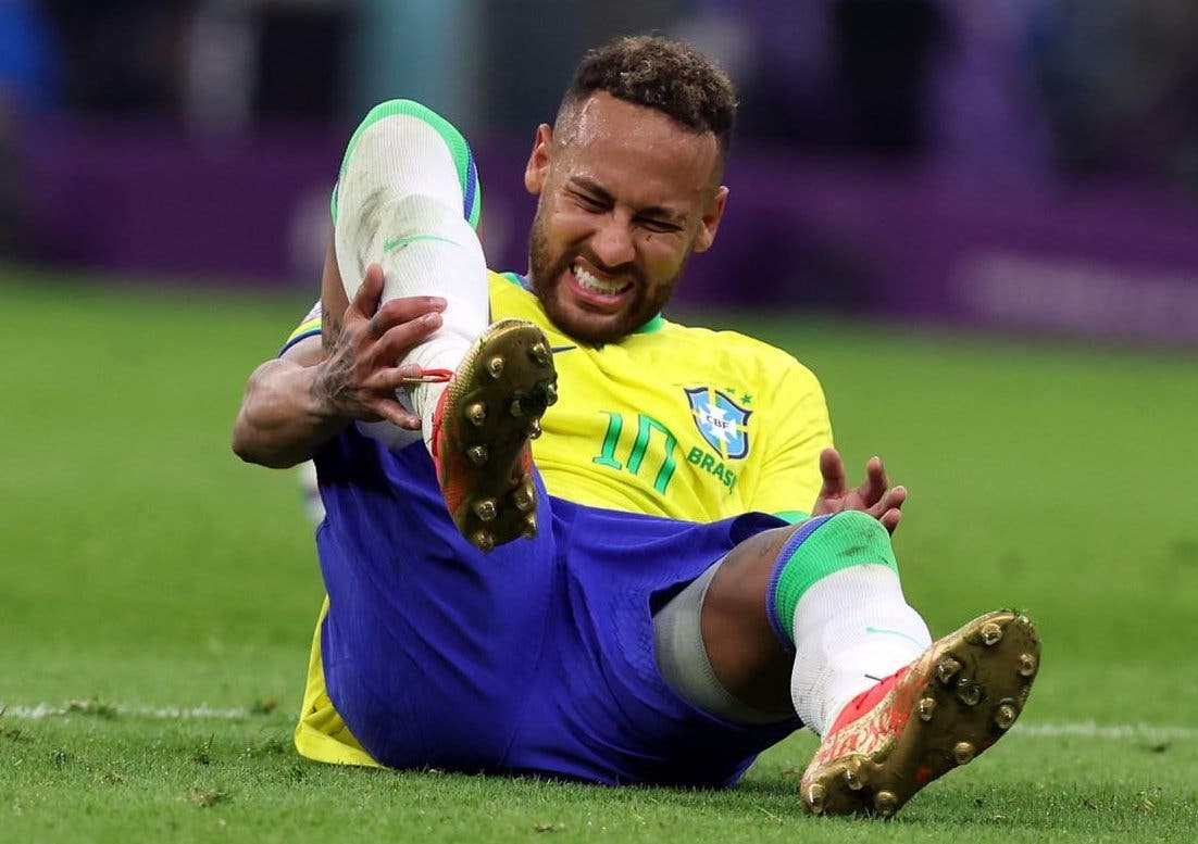 Neymar se operará el tobillo derecho y es baja para lo que queda de temporada
