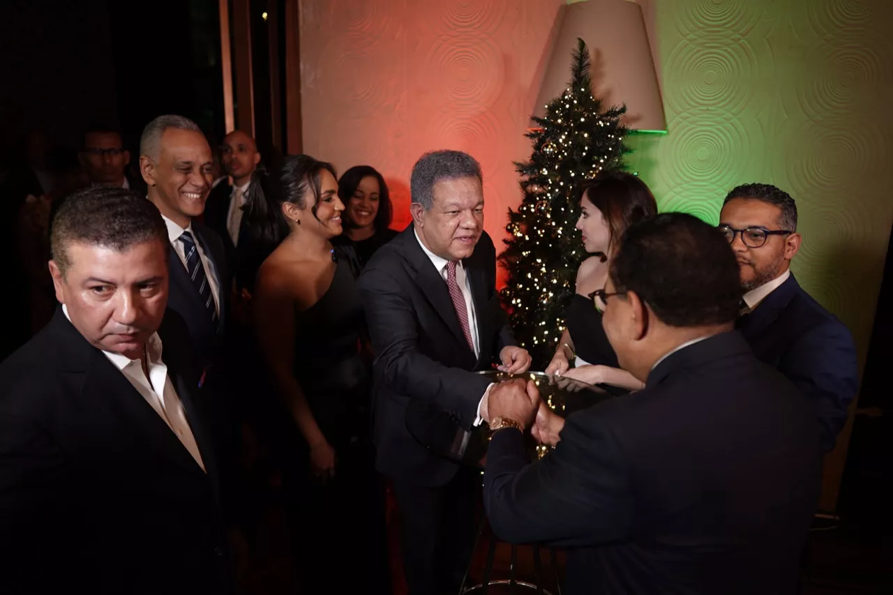 Leonel Fernández recibe las navidades en compañía de periodistas y comunicadores