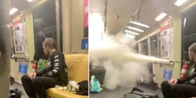 Un joven ataca con un extintor a pasajeros de metro en EE.UU.