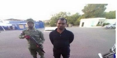 Apresan hombre con fusil ilegal en Las Charcas, Azua