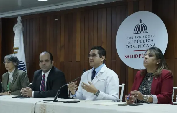 Viceministro de Salud Colectiva, Eladio Pérez, junto a otras autoridades.  elieser tapia