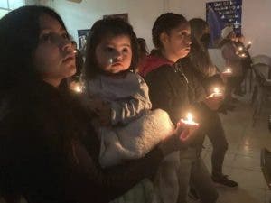 Migrantes varados en la frontera celebran Navidad