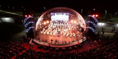 Gran Gala de Navidad enamora a los presentes en el anfiteatro de Puerto Plata