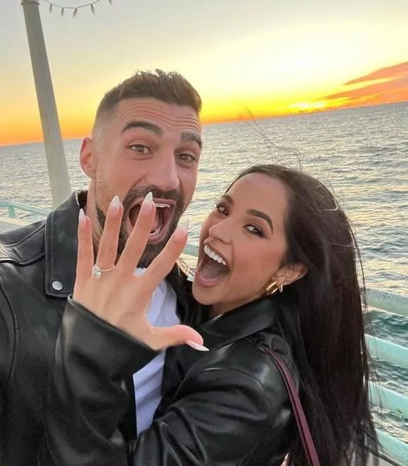 Becky G y Sebastián Francisco Lletget se comprometen