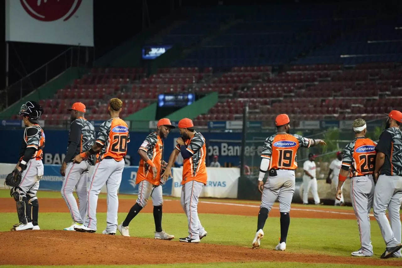 Toros blanquean al Escogido por 3ª vez y sigue en lucha clasificatoria