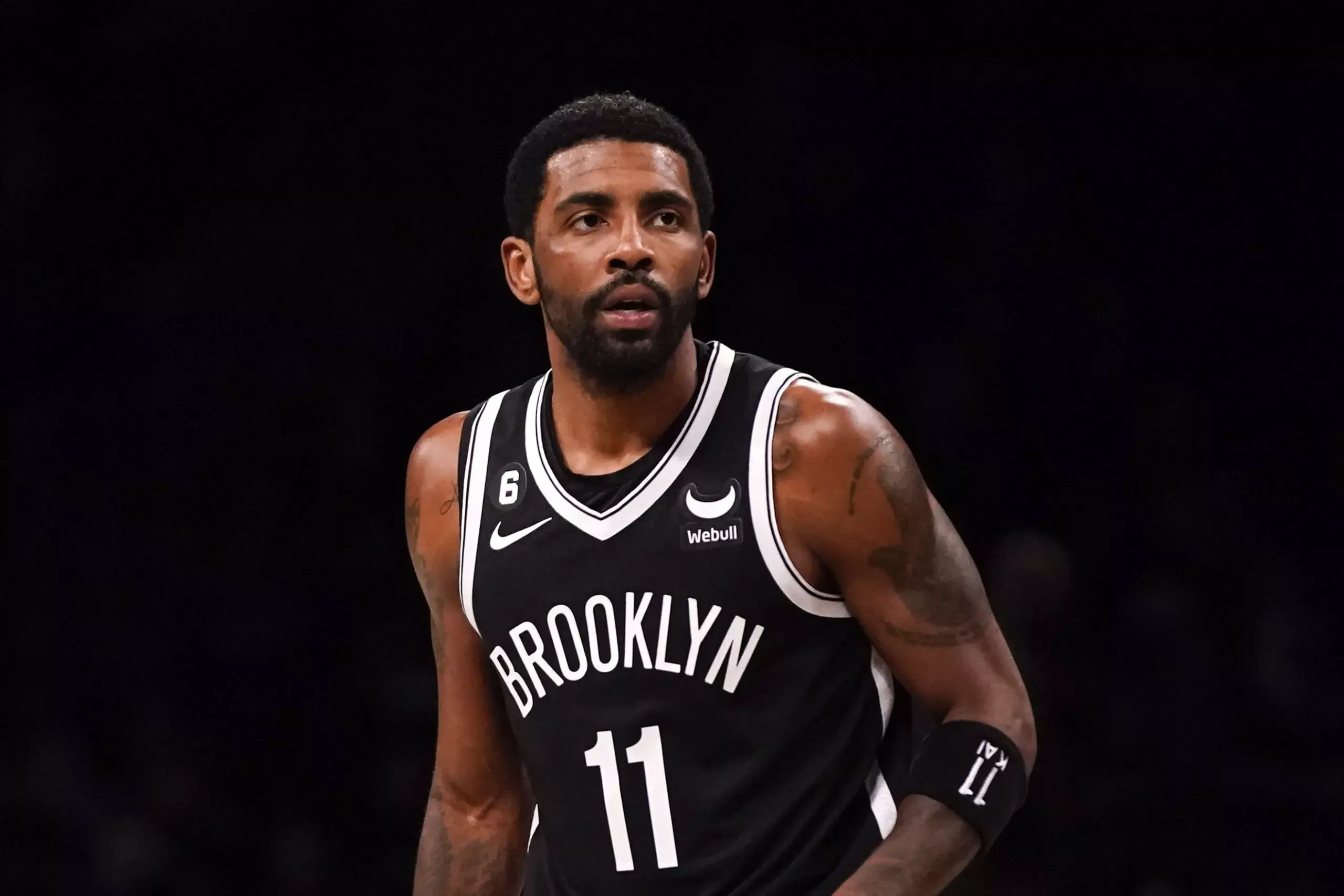 Nike corta formalmente relación con Kyrie Irving