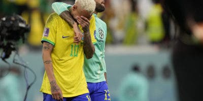 Neymar empata el récord de Pelé pero se va llorando