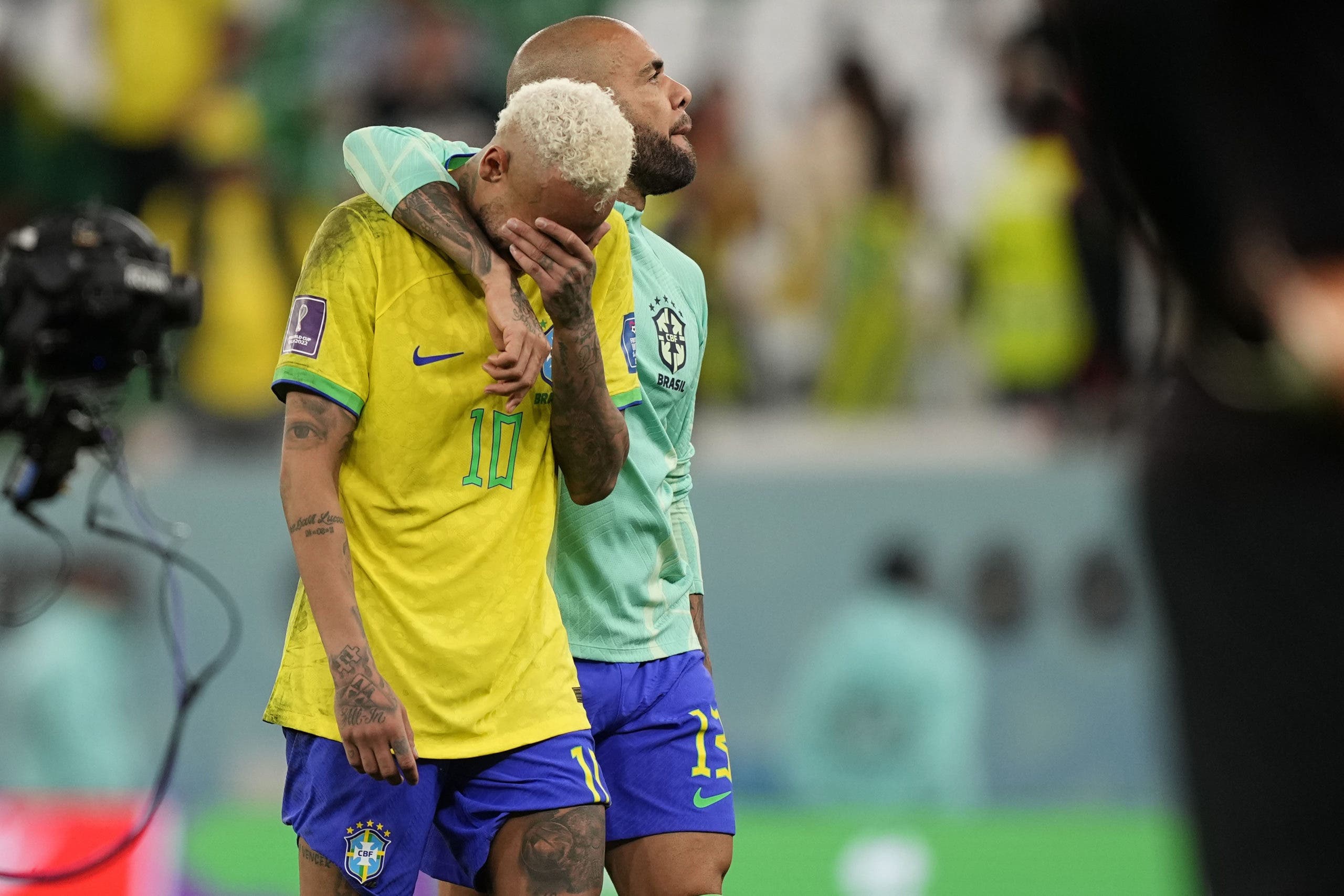 Neymar empata el récord de Pelé pero se va llorando