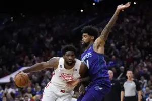 Embiid y Griffin salen a hombros y Pelicans siguen imparables