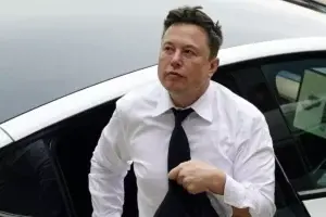 Elon Musk visita planta alemana de Tesla tras sabotaje de “ecoterroristas»