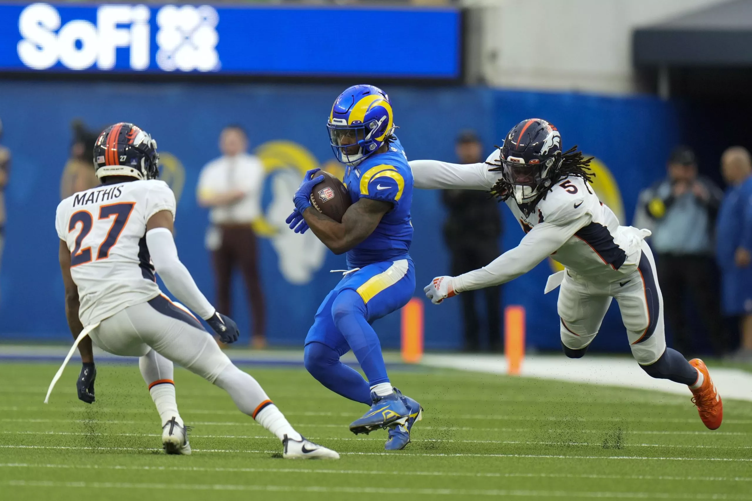 NFL suspende a Gregory de los Broncos y Aboushi de los Rams