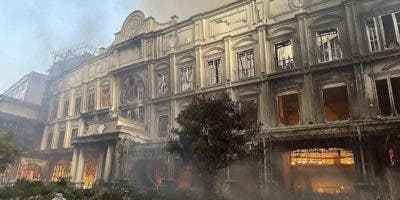 Al menos 30 muertos y 100 heridos en un gran incendio en un casino de Camboya