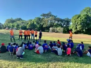 Atletas Policía Dan Clínica Béisbol en Moca