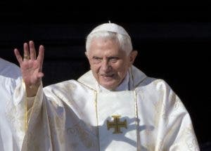 Benedicto XVI sigue estable y ha podido asistir a una misa en su habitación