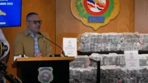 DNCD decomisa 424 paquetes de cocaína y apresa tres dominicanos