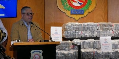 DNCD decomisa 424 paquetes de cocaína y apresa tres dominicanos