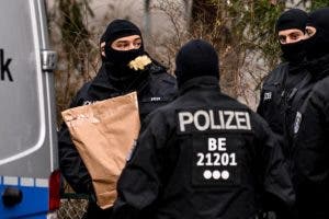 Quiénes son los «Ciudadanos del Reich», el grupo asociado con los golpistas arrestados en Alemania