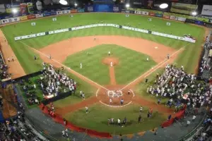 Fanaticada dominicana honra a Albert Pujols en Juego de Leyendas