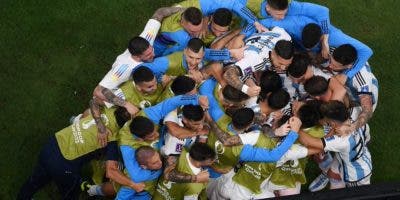 Argentina sufre de más, pero sobrevive a Holanda por penales