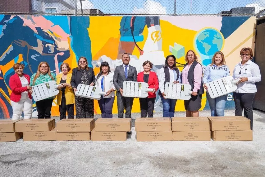 EDESUR inicia instalación de 2,000 nuevas luminarias en 10 provincias de su zona de concesión