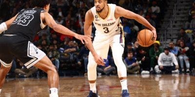 CJ McCollum anota 40 puntos para facilitar victoria de los Pelicans sobre San Antonio