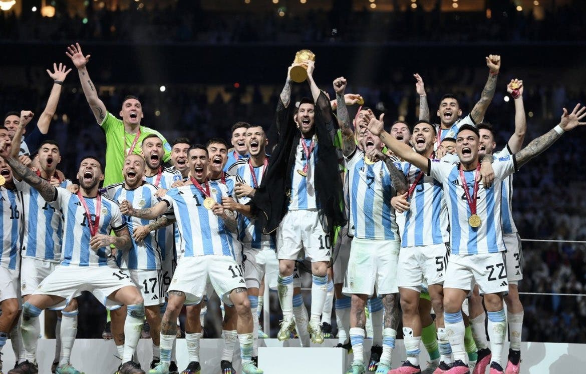 Lanzan camiseta de la selección de Argentina con tres estrellas