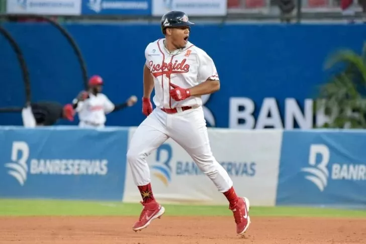 Con jonrón de Severino los Leones dejan a las Águilas en el terreno