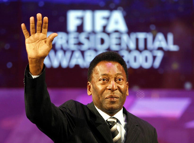 Banderas a media asta en la sede de la FIFA en recuerdo a Pelé