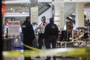 Arrestan a cinco por tiroteo mortal en mall de Minnesota