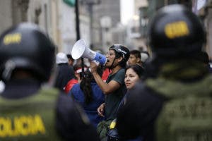 Suben a 22 los fallecidos en las protestas de Perú