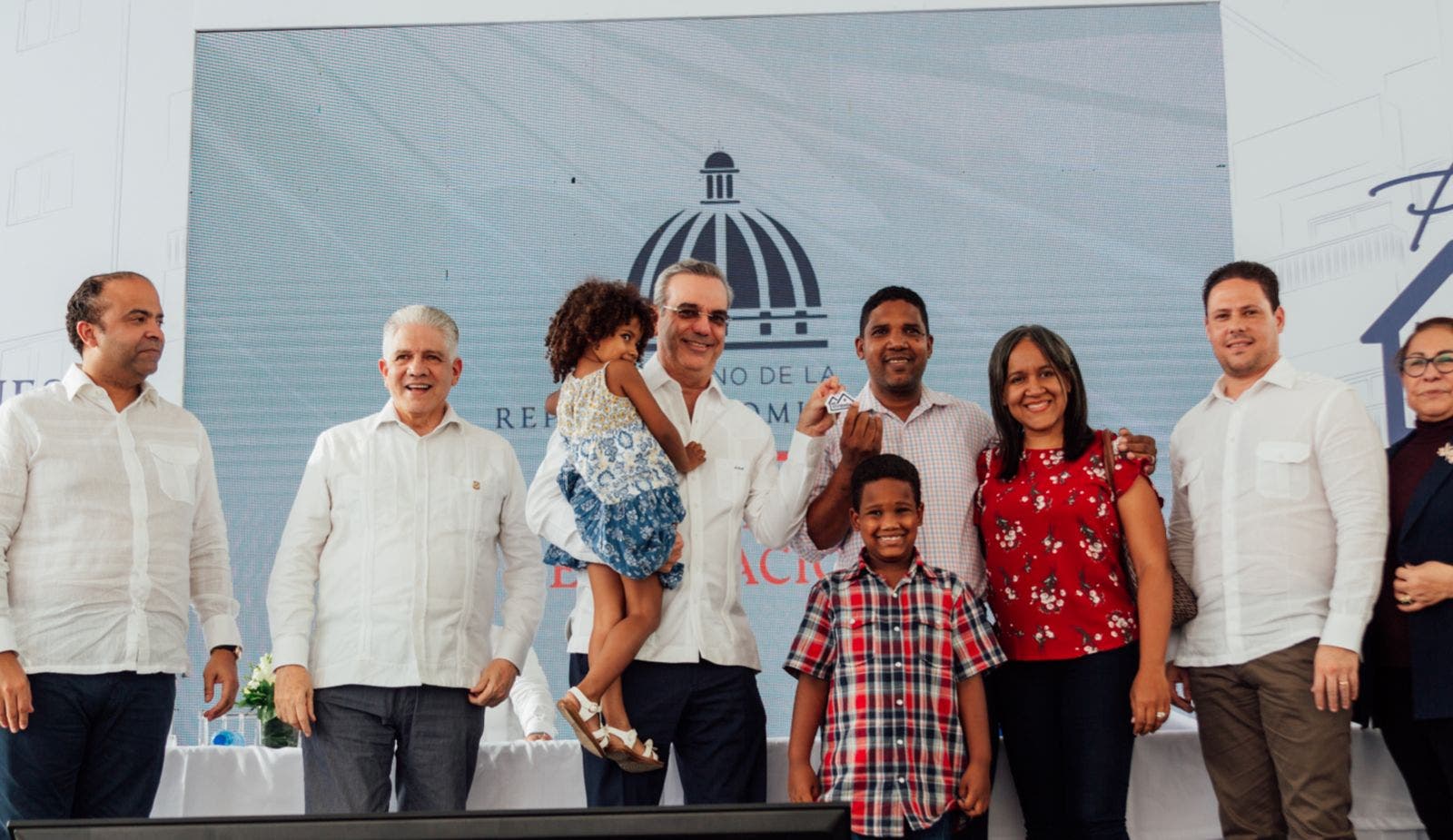 Presidente Abinader entrega 40 nuevos apartamentos en “Mi Vivienda La Barranquita»