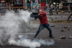 Muere una persona en protestas en el sur de Perú por adelanto de elecciones