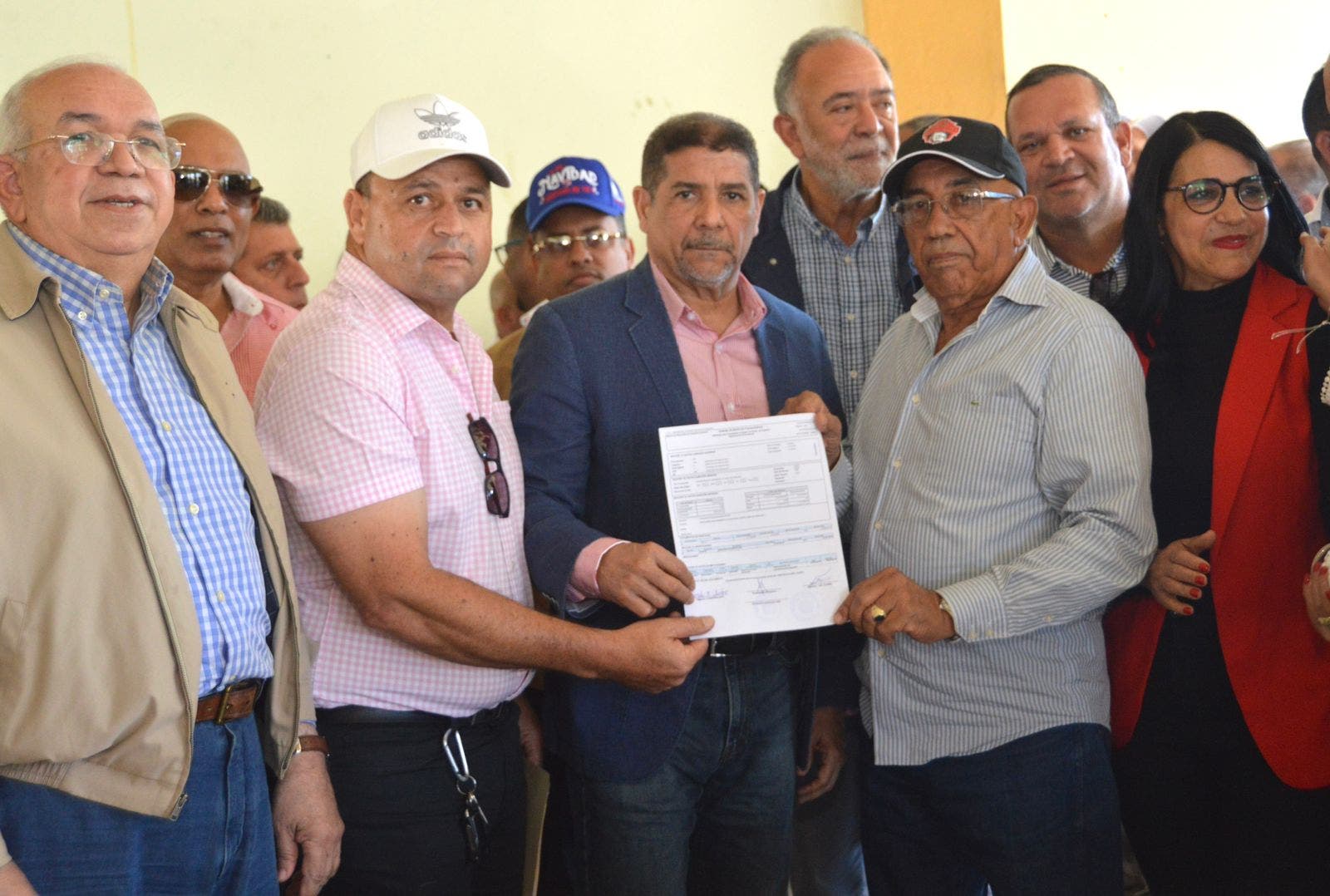 Gobierno entrega RD$60 millones a productores de ajo en Constanza