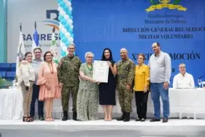 Familia Sanz Lovatón recibe homenaje póstumo a doña Zaida Ginebra