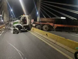 Accidente de una patana provoca fuerte tapón sobre el puente Juan Bosch