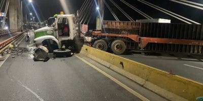 Accidente de una patana provoca fuerte tapón sobre el puente Juan Bosch