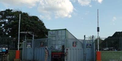 Haitianos bloquean puerta fronteriza de Carrizal-Elías Piña