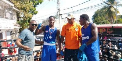 Navidad Deportiva con la Policía Lleva Boxeo Exhibición a Jeringa, San Cristóbal
