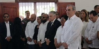 Abinader acude al velatorio de exsenador Francisco Jiménez Reyes