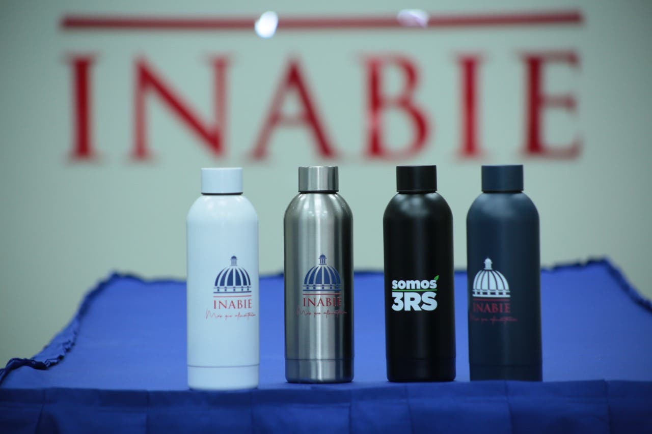 INABIE reducirá uso de 80,000 botellas plásticas anuales para disminuir su huella ambiental