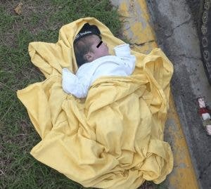 Hallan bebé abandonado frente a Medio Ambiente