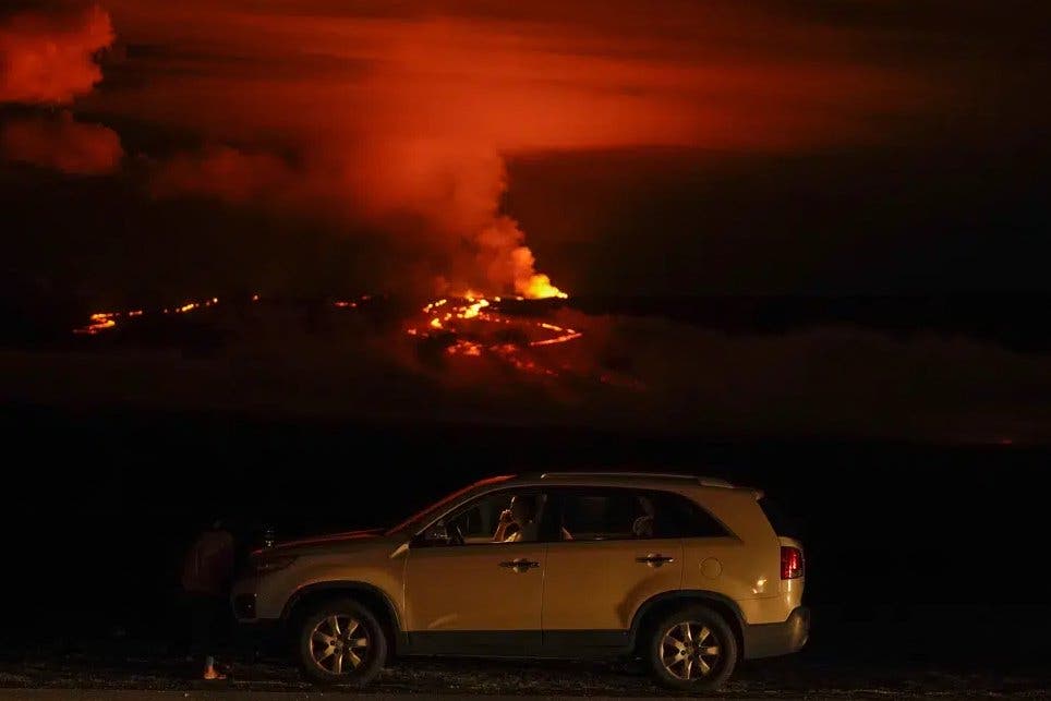 Espectáculo de volcán causa boom del turismo en Hawai