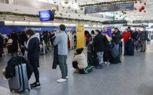 El caos aéreo en EEUU persiste tras la tormenta en vísperas de Año Nuevo