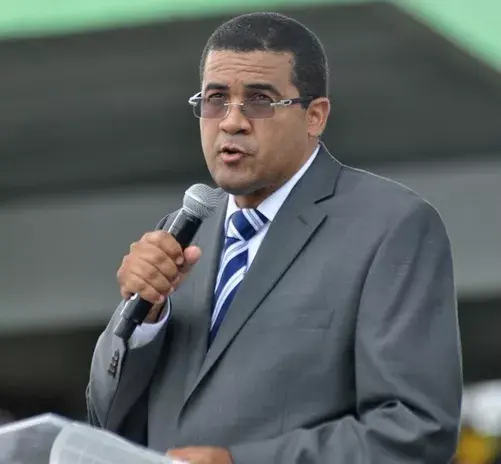 Pastor Ezequiel Molina hijo dice valores cristianos representan verdadero paradigma 