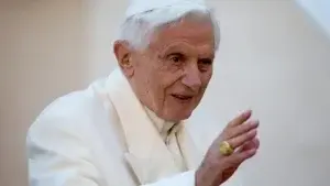 El funeral de Benedicto XVI “solemne, pero sobrio” y rodeado de incertidumbre