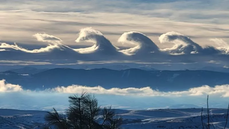 El impresionante fenómeno de unas nubes con forma de olas que sorprendió en el cielo de EE.UU.