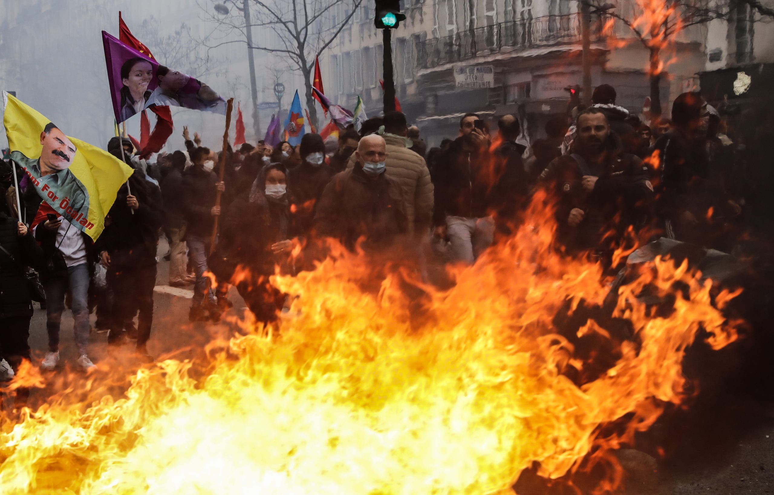 Disturbios al término de la manifestación tras el tiroteo mortal en París