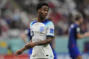 Sterling no estará en el Inglaterra-Senegal de octavos